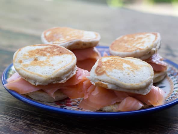Blinis avec du saumon.