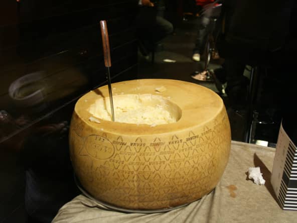 Meule entamée de grana padano