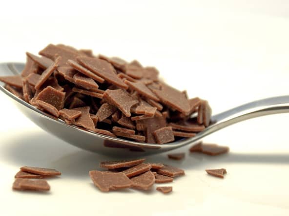 Copeaux de chocolat dans une cuillère