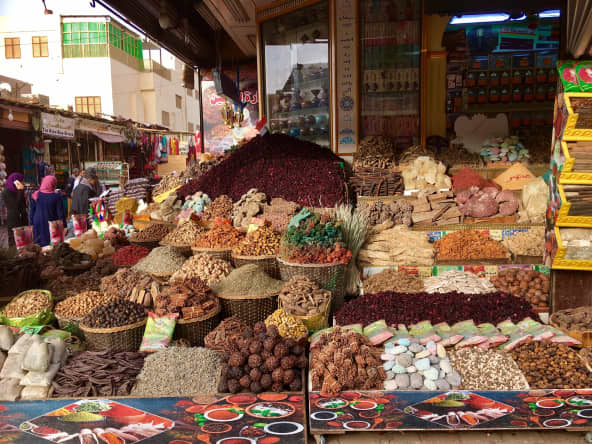 Souk dans la ville d'Assouan