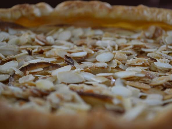 Tarte aux pommes  et amandes effilées caramélisées 