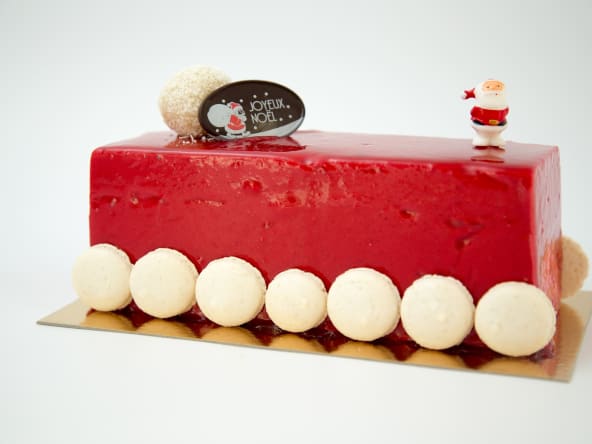 Bûche de noël glacée aux fruits rouges