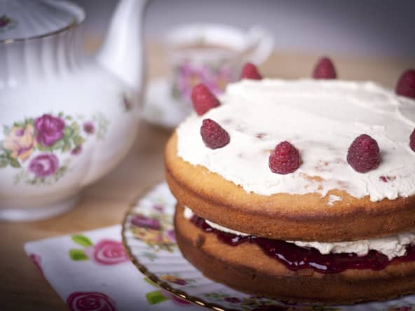 Victoria sponge cake et service à thé