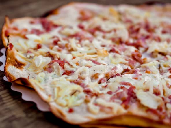 Flammekueche aux oignons et lardons