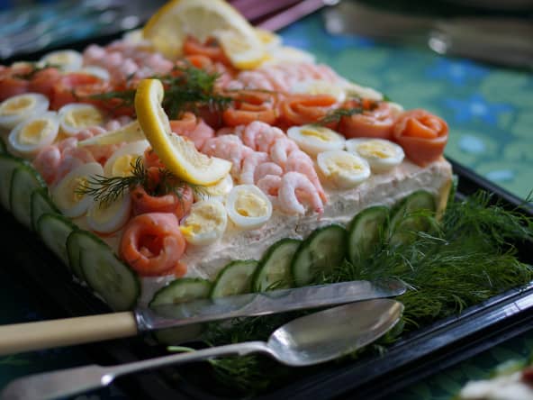 Smörgåstårta ou sandwich cake