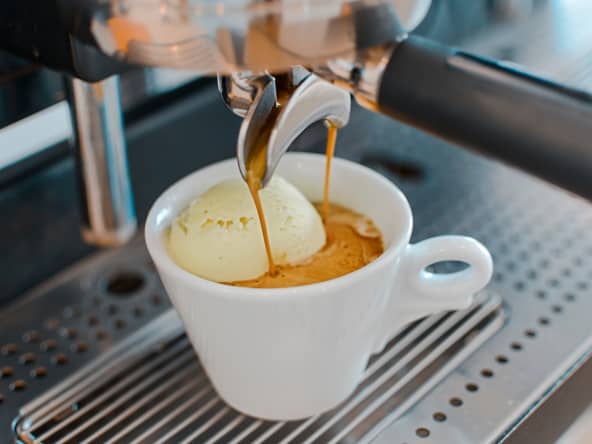 Affogato dans une tasse espresso