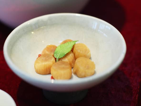 Saint-jacques dans une assiette