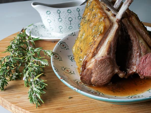 Carré d'agneau à la moutarde au miel et romarin