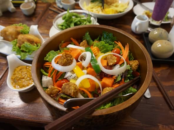 Salades de légumes aux saveurs asiatiques