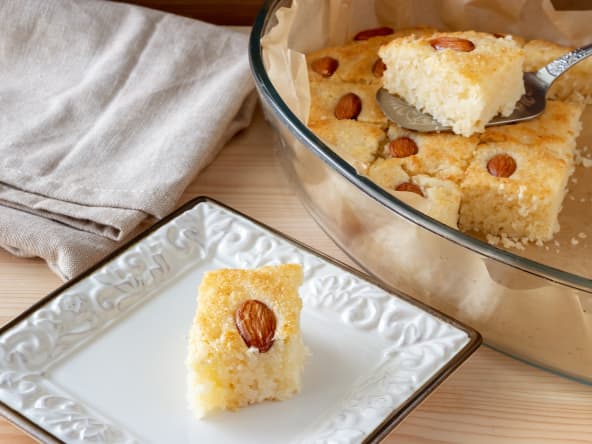 Portion de namoura sur petite assiette