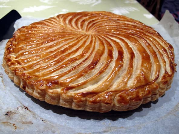Galette des rois aux pommes à la sortie du four
