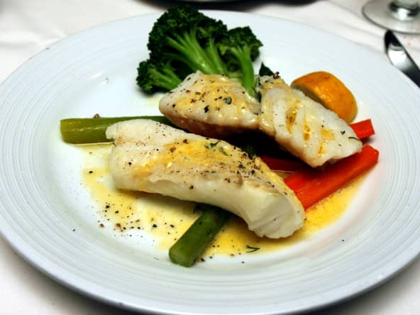 Filets de julienne grillés et ses légumes