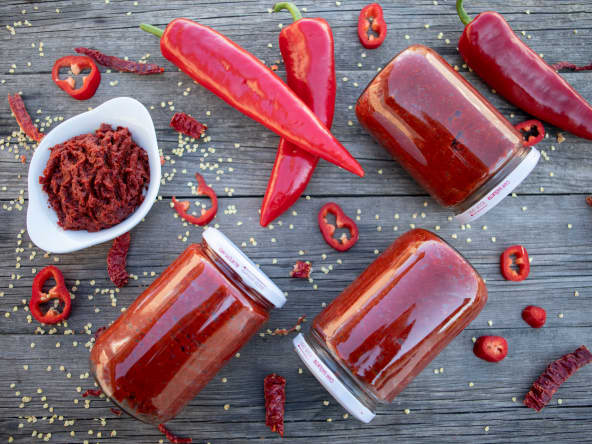 Purée de piments et piments rouges frais