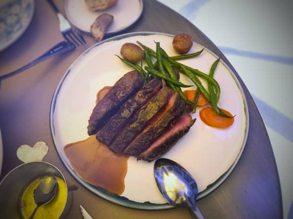 Onglet de boeuf et petits légumes