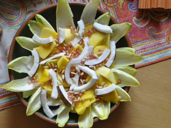 Salade d'endive mangue noix de coco