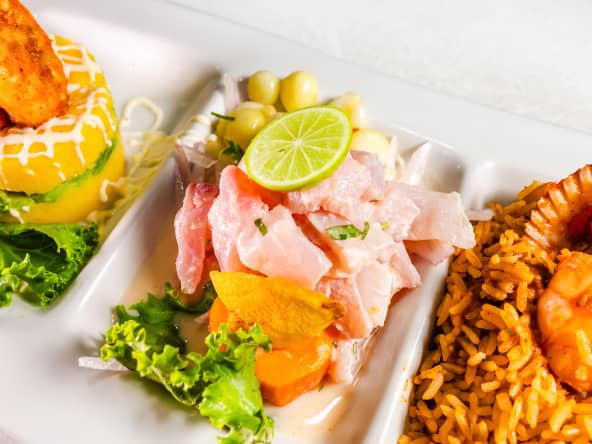 Ceviche, causa de papa et riz aux fruits de mer