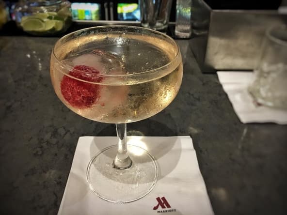 Cocktail 787 Dreamliner, vodka, vinaigre de prune et prosecco