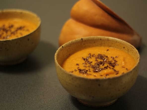 Soupe de courge, patate douce et lait de coco, graines de lin