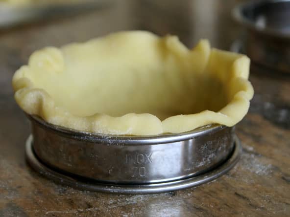 Moule à tartelette foncé à la pâte sablée