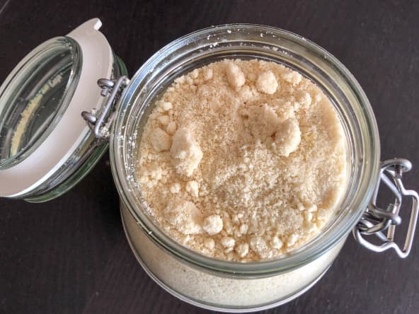 Bocal de poudre d'amandes