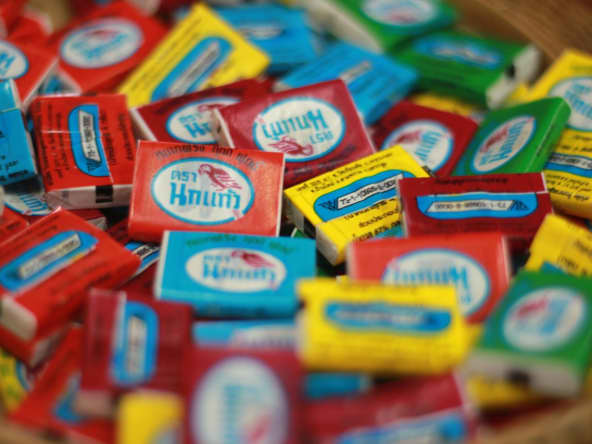 Chewing-gum aux goûts différents.