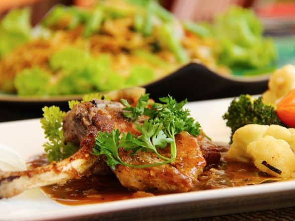 Côtelettes d'agneau et petits légumes de saison