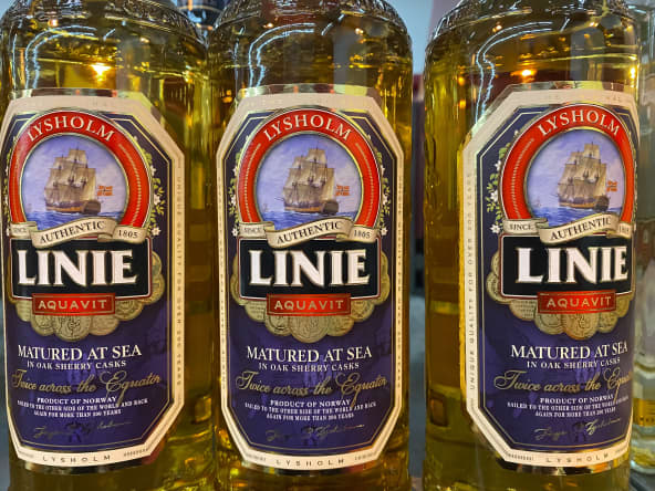 Bouteilles d'aquavit Linie