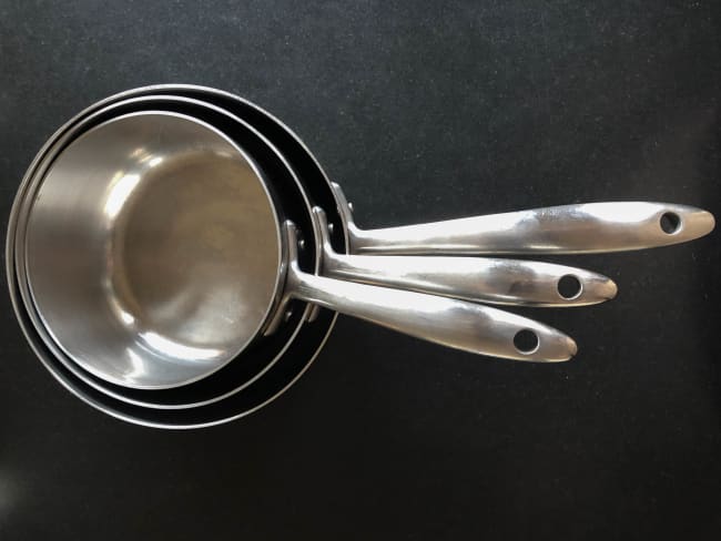 Ensemble de casseroles de différentes tailles