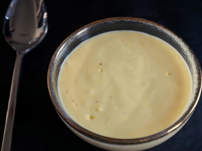 Bol de sauce hollandaise