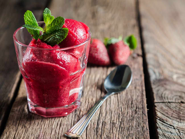 Sorbet fraise dans un verre
