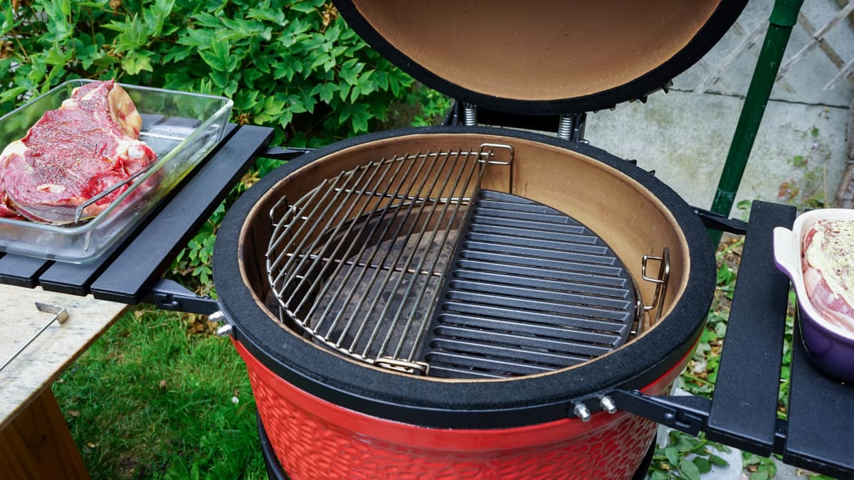 Barbecue et plancha : quel matériel pour cuisiner en plein air ?
