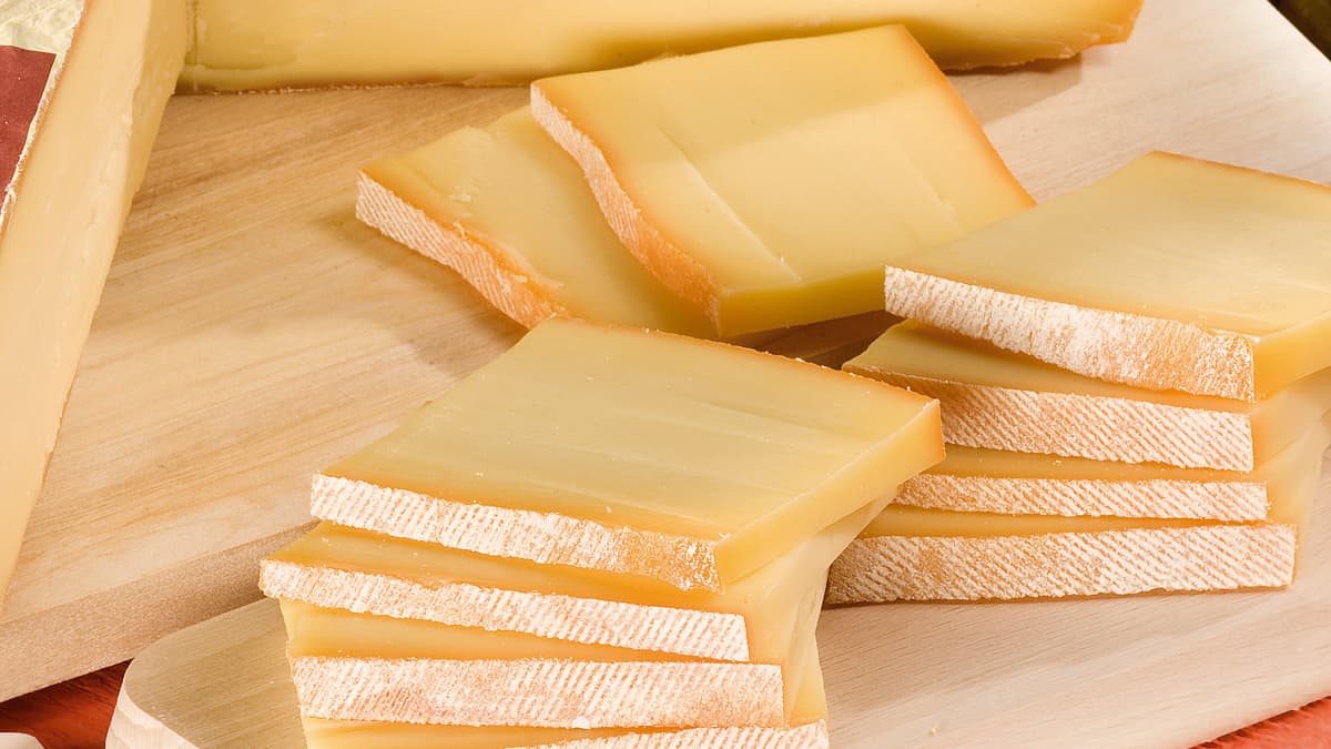 Quart de meule de raclette en tranches