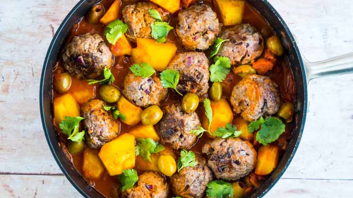 Tajine de keftas aux olives et pommes de terre par La cerise sur lemaillot