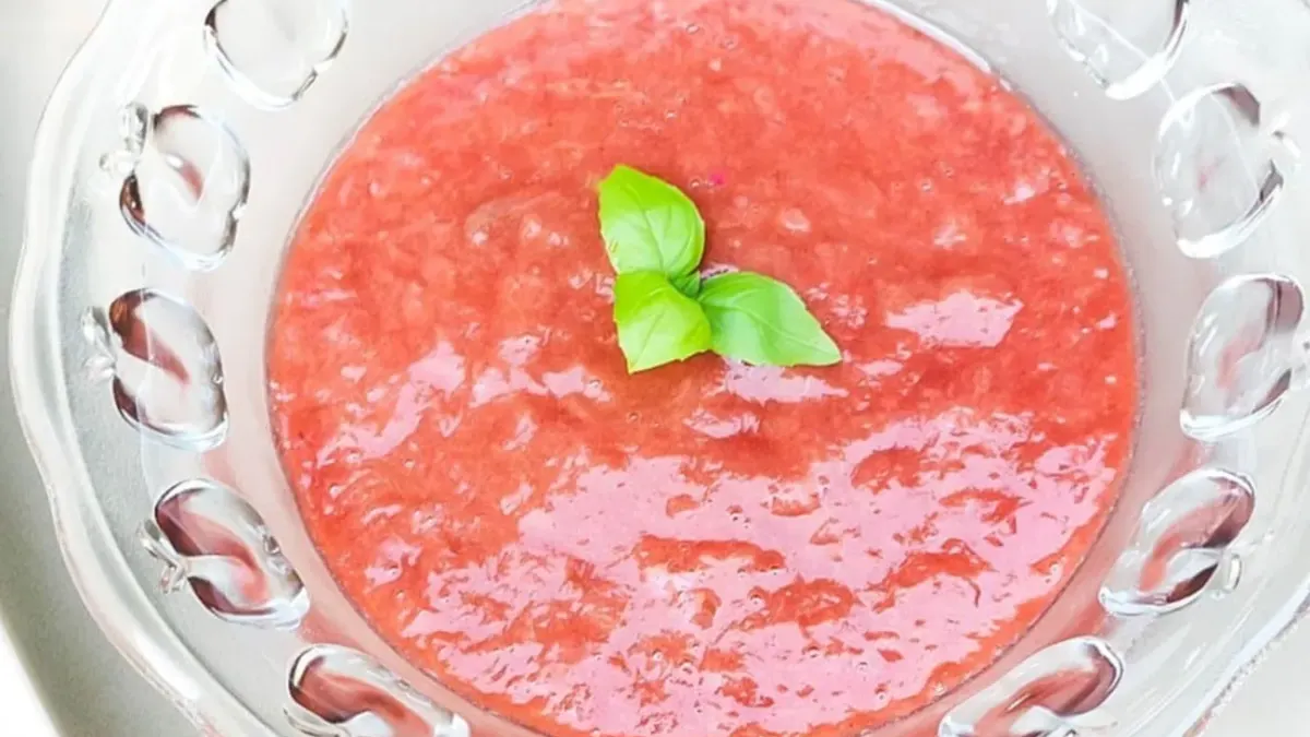 Soupe de rhubarbe et fraises