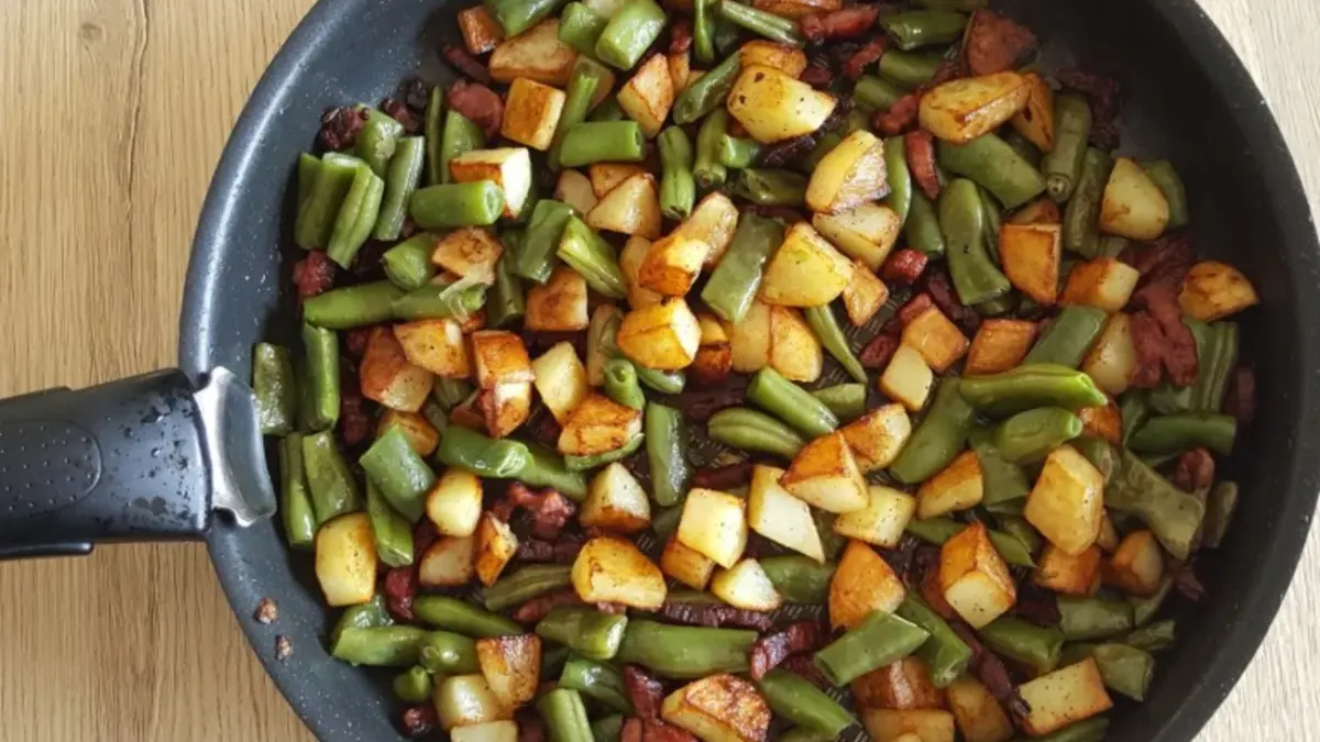 Poêlée haricots verts, pommes de terre, lardons