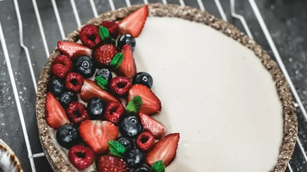 Tarte crue fruits rouges et fleur d'oranger
