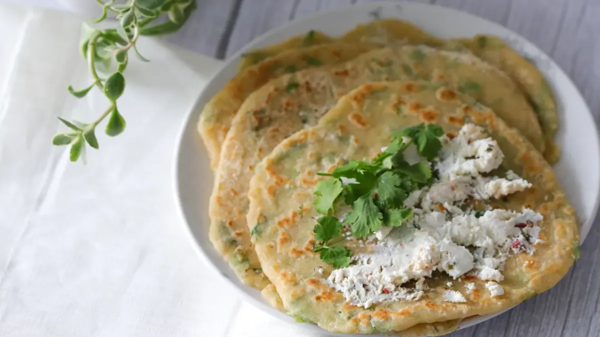 Assiette de naans à la coriandre