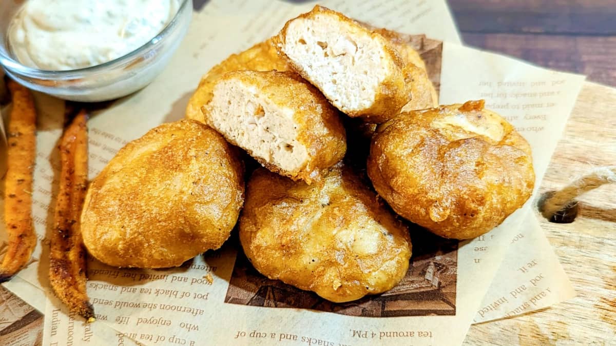 Une portion de nuggets de poulet maison