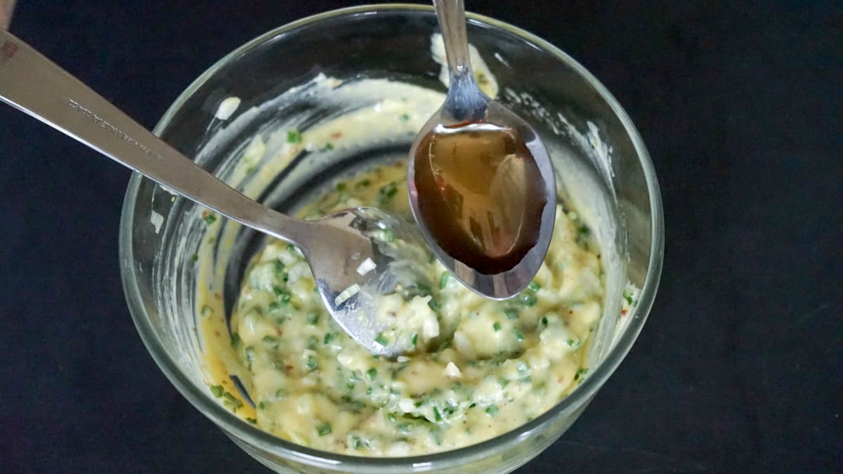 Bol de sauce tartare