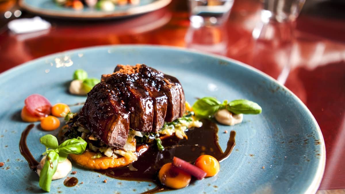 Assiette de viande de cerf