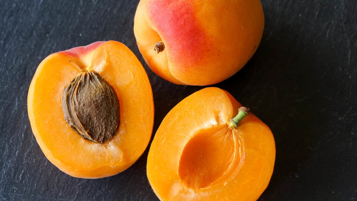 Abricot entier et abricot en oreillons