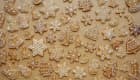 Biscuits de noël en forme d'étoiles, sapins, bonnets, lapins, chaussettes...
