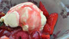 Glace et coulis de framboises