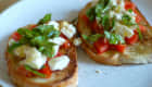 Tartines grillées tomate, fromage, basilic