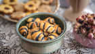 Plat de rugelach aux graines de pavot
