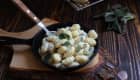 Cassolette de gnocchis au beurre de sauge et parmesan