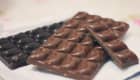 Tablettes de chocolat à croquer noir et au lait