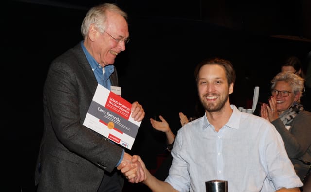 Scriptieprijs voor Carlo: ‘In lesboeken bestaan geen mensen met beperkingen’