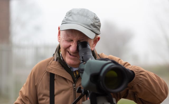 Passie: Docent Michael Adams kan urenlang vogels spotten