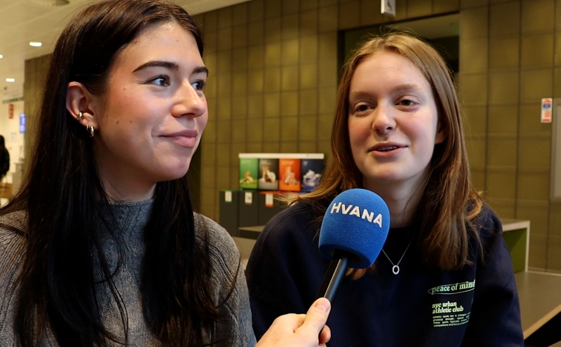 Sequence_Fadel.00_03_08_17.Still001_tlu6i4 Kennis door ChatGPT of lees je liever een boek? ‘Word er wel lui van, maar vind het wel relaxed’